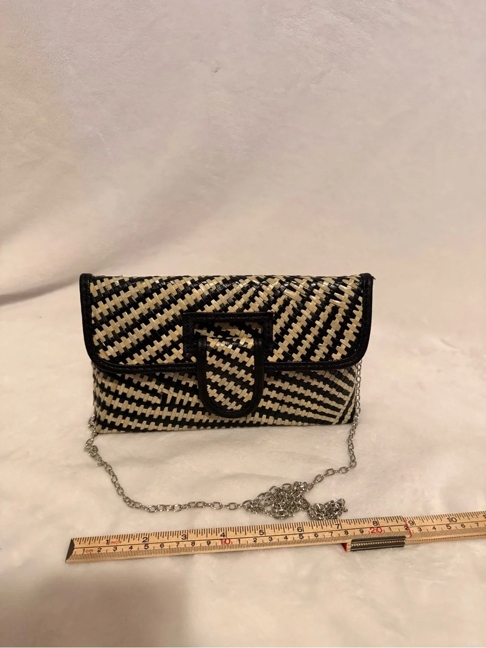 BK Black & White Woven Chain Bag | Chic Geometric Shoulder Purse - Picture 2 of 9